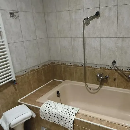 Hoforras Hotell